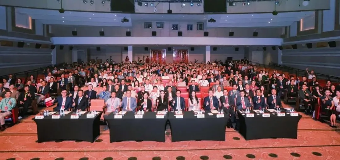 2025北京大学全球金融论坛在新加坡隆重举行，400位北大校友和金融精英都来了