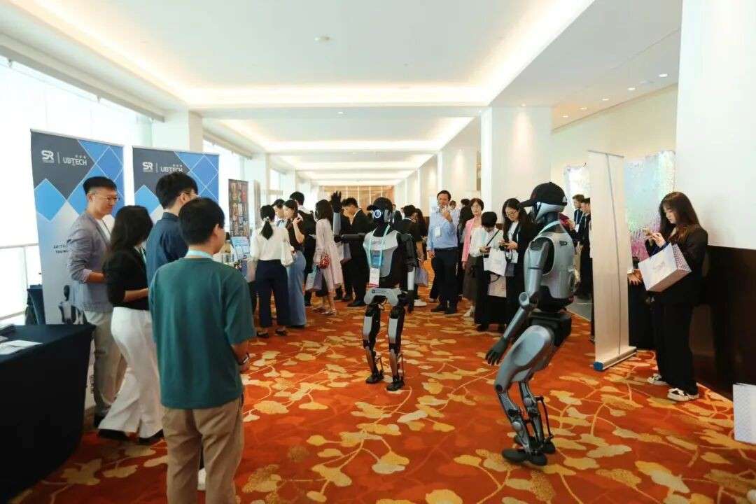 “具身天工之父”熊友军揭示：万亿美元市场开启，2025是人形机器人量产元年