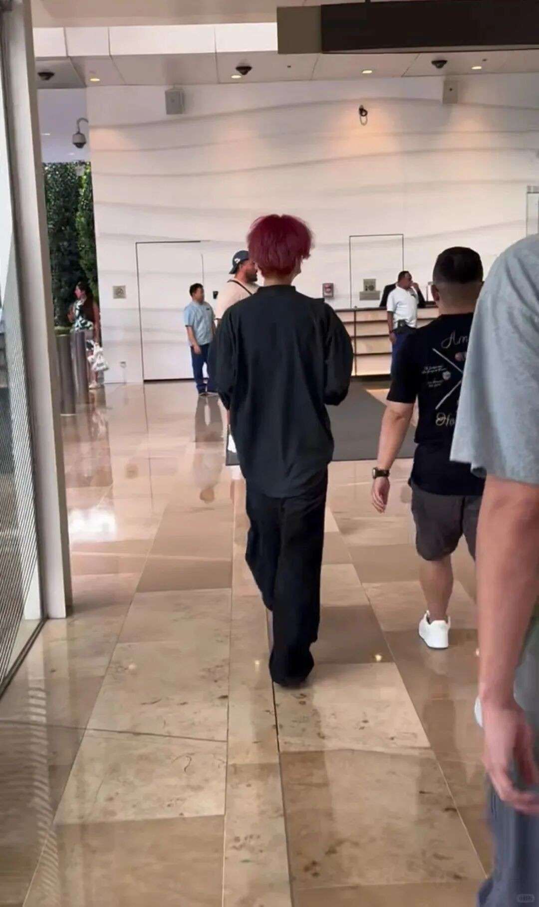 鹿晗新加坡演唱会还有2天!本尊提前现身,大量偶遇照流出
