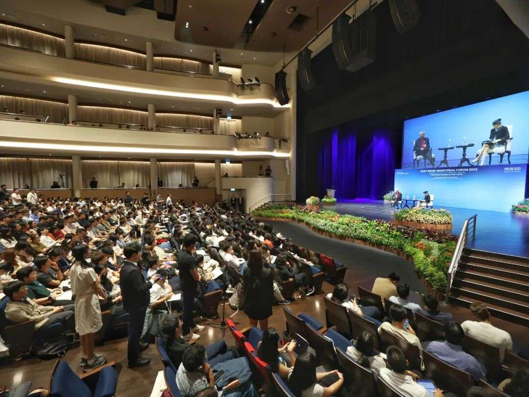 都是外国人起的外号,为什么新加坡人接受“小红点”却反感“坡县”?李显龙说出真相