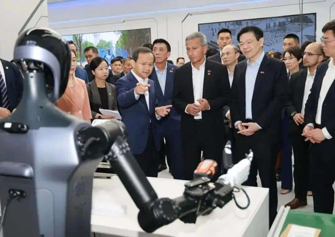 “具身天工之父”熊友军揭示：万亿美元市场开启，2025是人形机器人量产元年