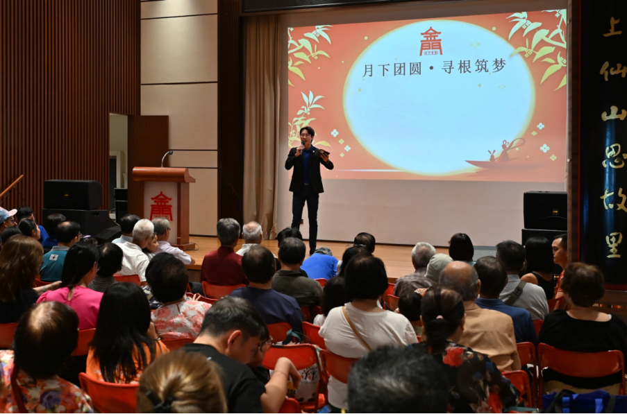 在新加坡过中秋，连李显龙都出来提灯笼了