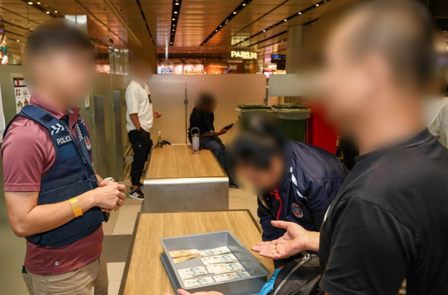 新加坡海陆空关卡查出七位数走私现金!有人带31包香烟被罚款!