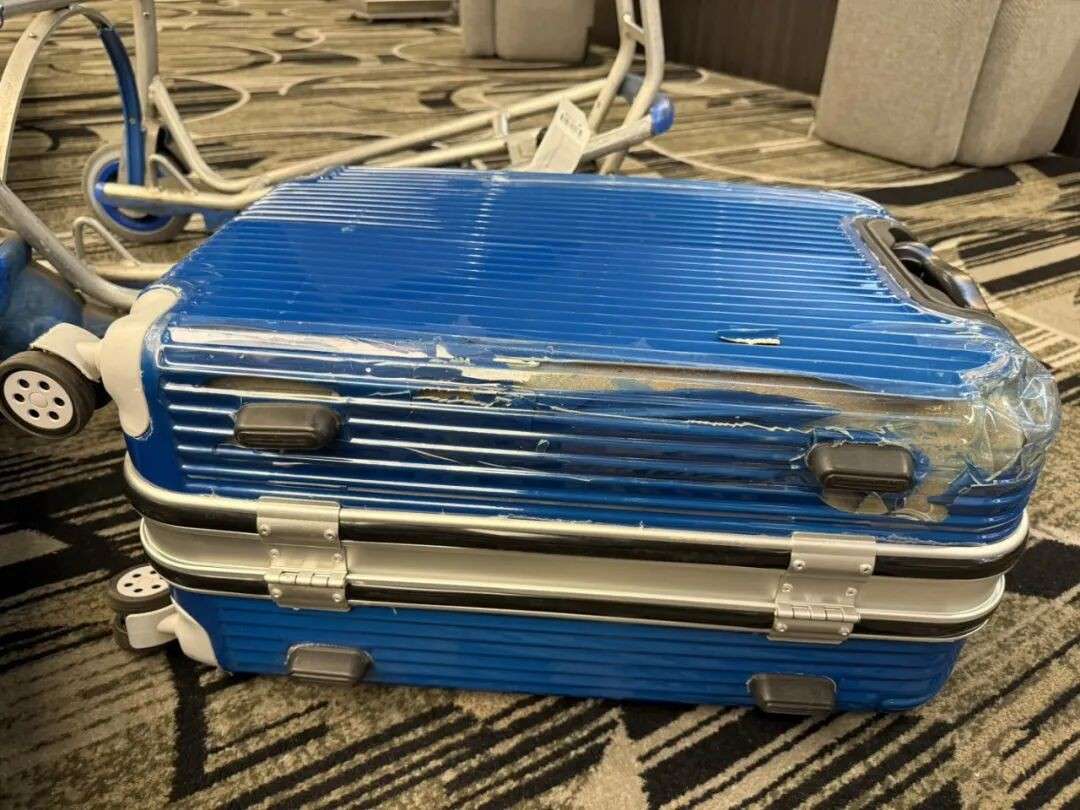 落地樟宜机场后,托运的行李箱严重破损,该怎么办?
