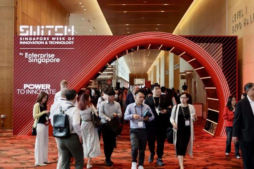 新加坡副总理逛得停不下来，机器人现场摆摊，顶级创新项目Battle，SWITCH首日现场直击