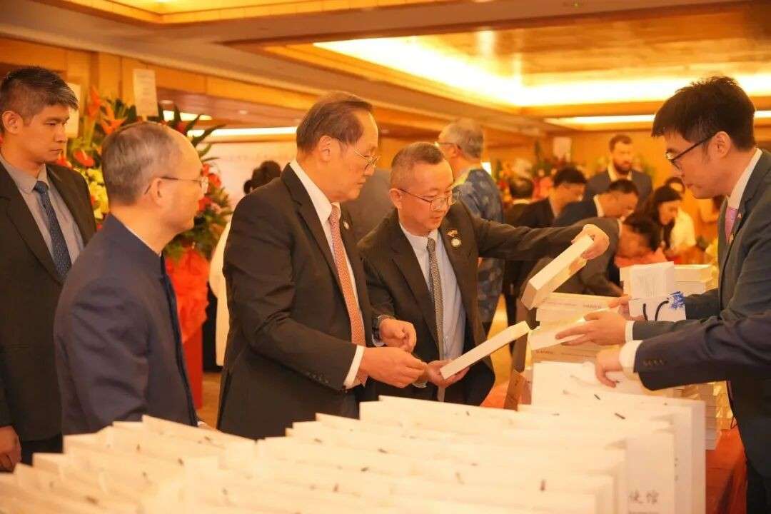 中国国庆+中新建交35年，中国大使馆在新加坡整了个大场面！