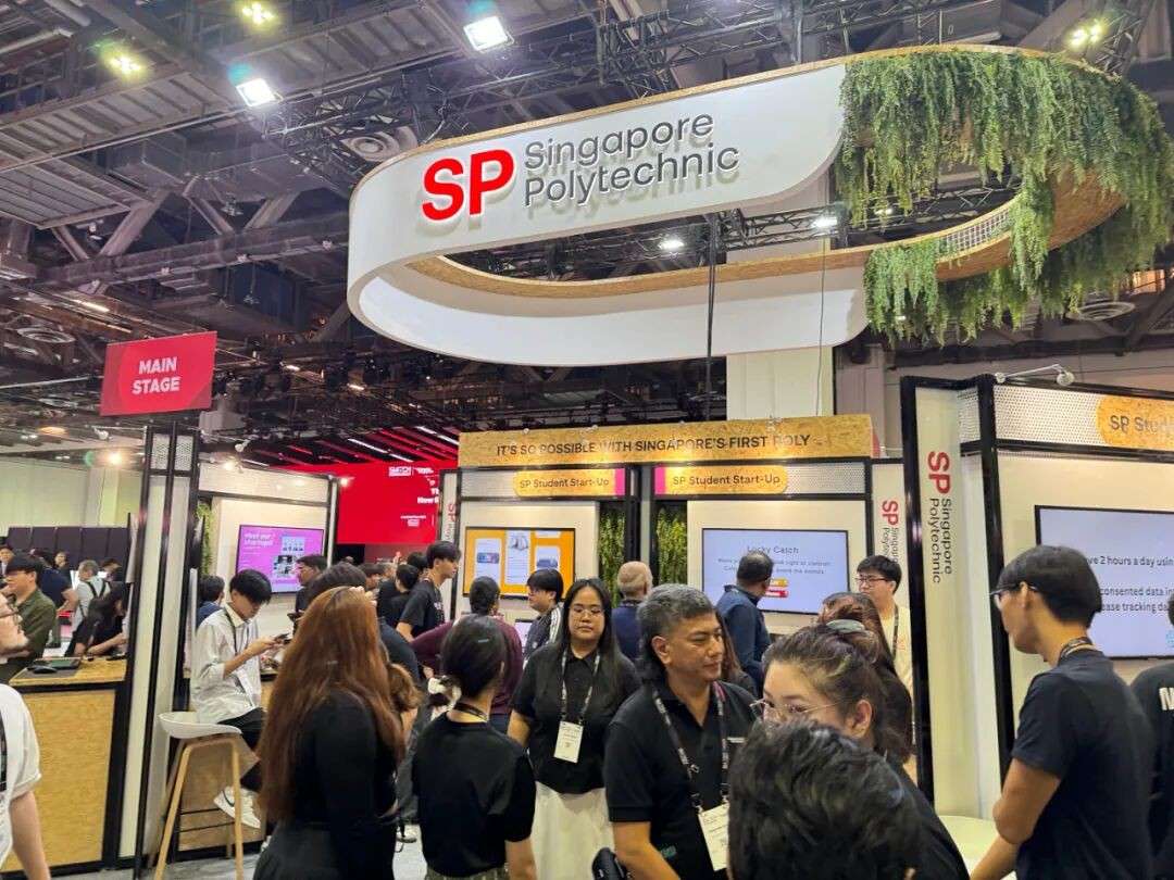 新加坡副总理逛得停不下来，机器人现场摆摊，顶级创新项目Battle，SWITCH首日现场直击