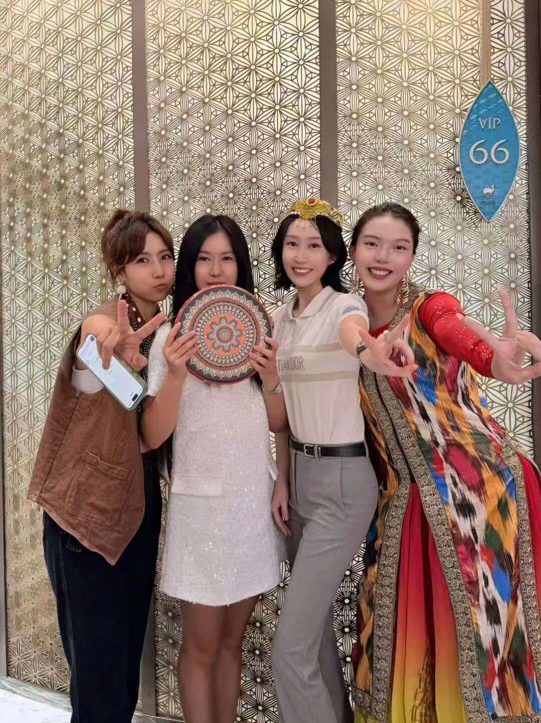 从天山到新加坡河畔,这届新疆老乡把“团圆”拿捏了!