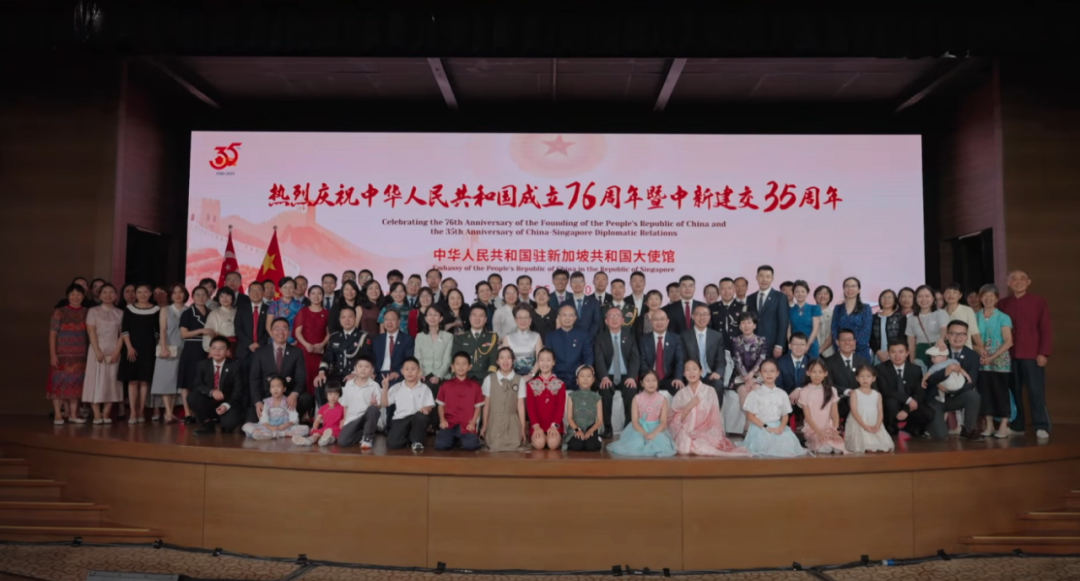 中国国庆+中新建交35年,中国大使馆在新加坡整了个大场面!