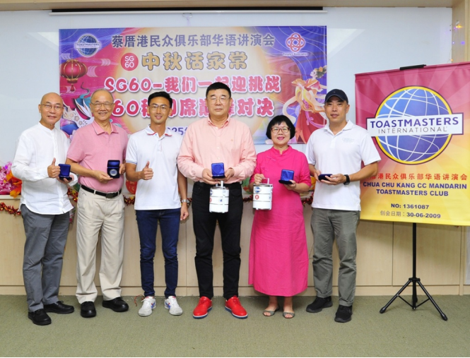 在新加坡过中秋，连李显龙都出来提灯笼了