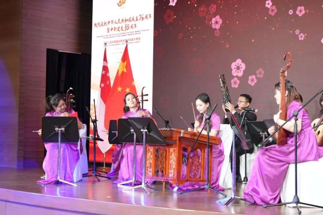 中国国庆+中新建交35年，中国大使馆在新加坡整了个大场面！