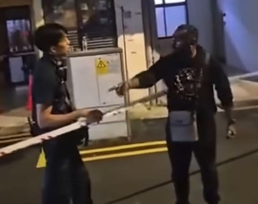 小印度谋杀案现场,路人甲乙丙丁被罚款,怎么回事?