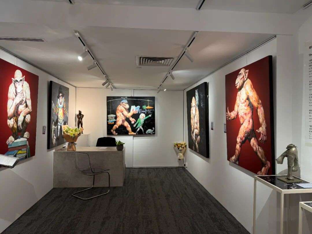 华庆全新个展《华庆的花朵》在新加坡开幕，他是第一位入驻圆明园的画家