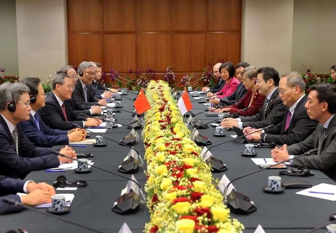 签单、吃饭、聊未来！中国总理李强访问新加坡48小时全记录