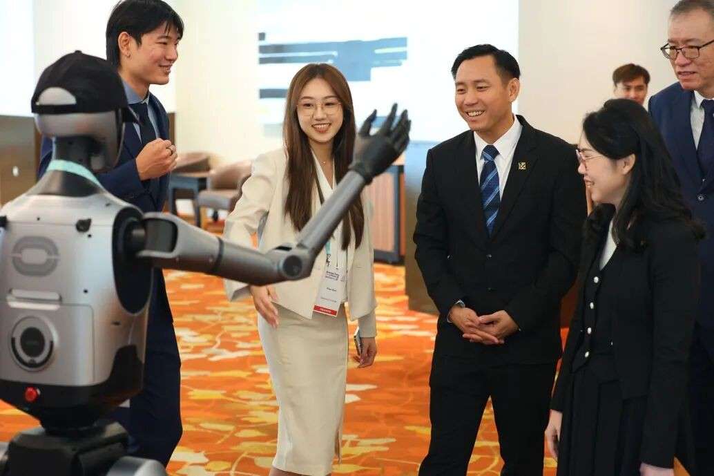新中专家激辩AI未来:这些职业正在崛起,未来你的同事和朋友可能是机器人