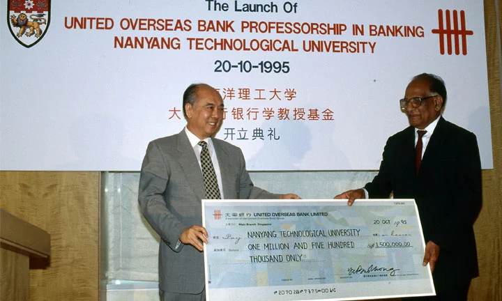 从一间教室到全球百强，NTU商学院这30年经历了什么？