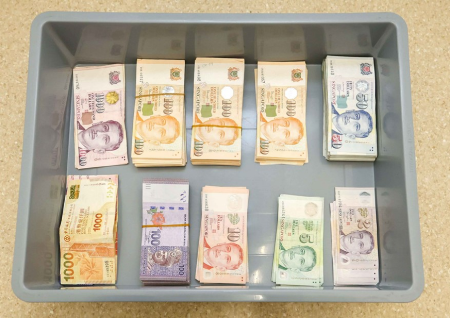 新加坡海陆空关卡查出七位数走私现金!有人带31包香烟被罚款!