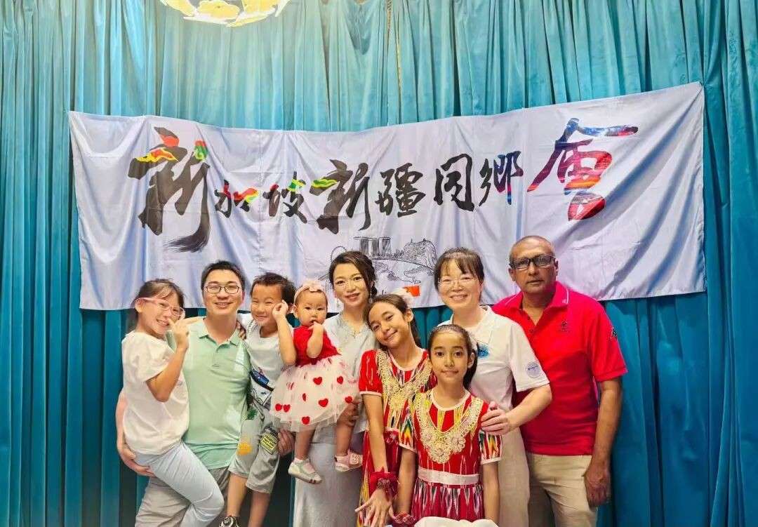 从天山到新加坡河畔,这届新疆老乡把“团圆”拿捏了!