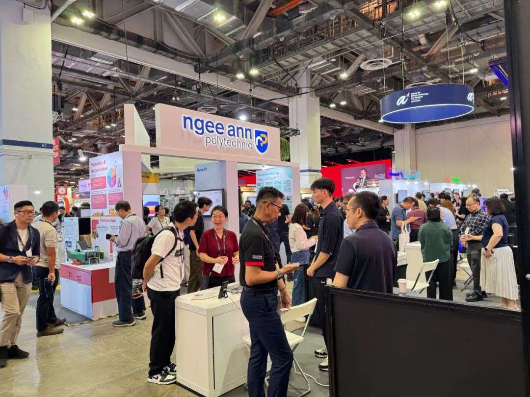 新加坡副总理逛得停不下来，机器人现场摆摊，顶级创新项目Battle，SWITCH首日现场直击