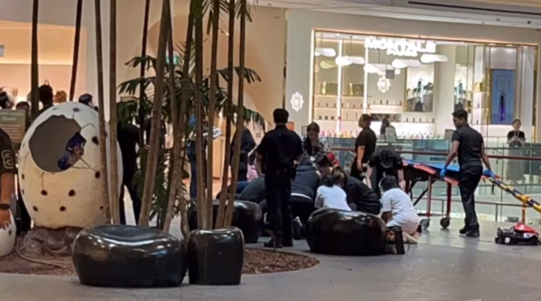 一女子在星耀樟宜坠楼身亡,目击者回忆“听到一声惨叫”