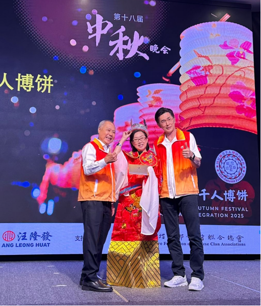 在新加坡过中秋，连李显龙都出来提灯笼了