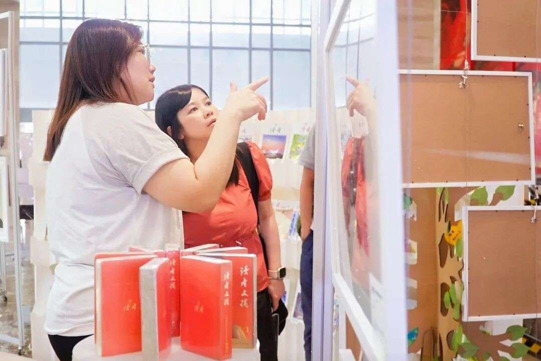 “几代人的记忆,终于来新加坡了!”第一视角带你走进《读者》的世界!