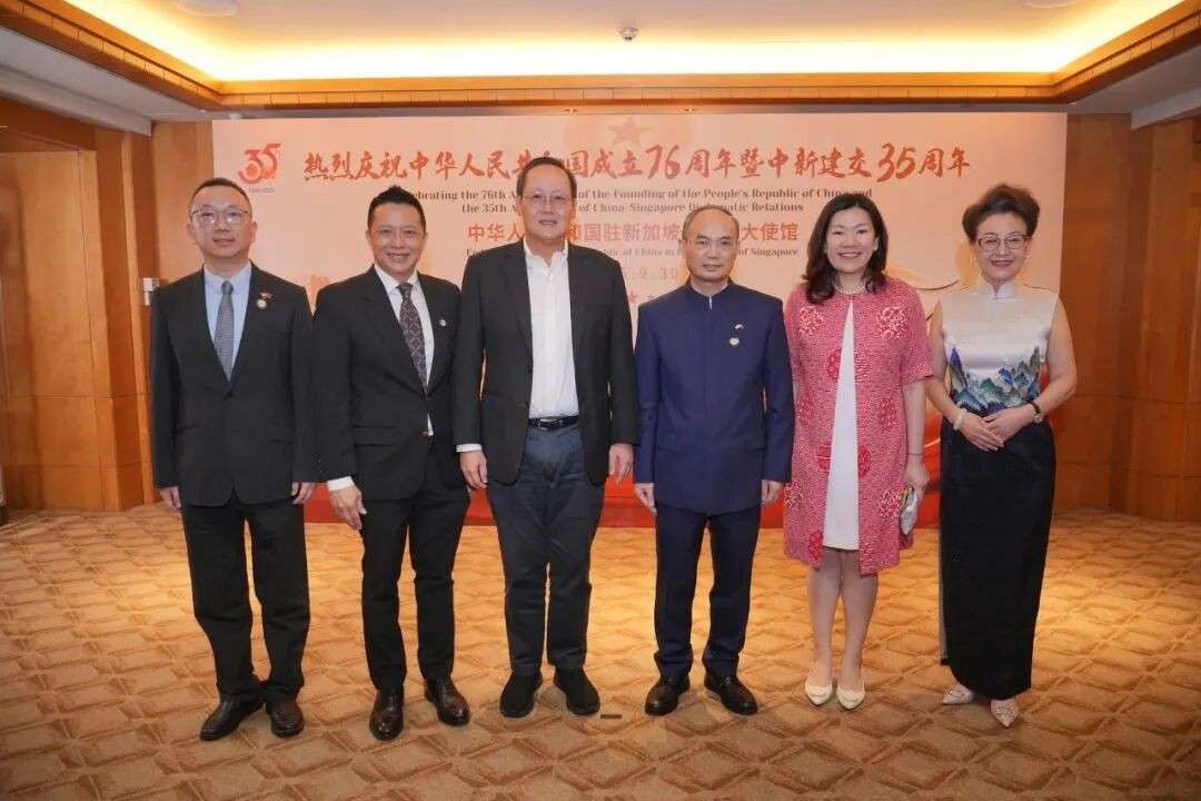 中国国庆+中新建交35年，中国大使馆在新加坡整了个大场面！