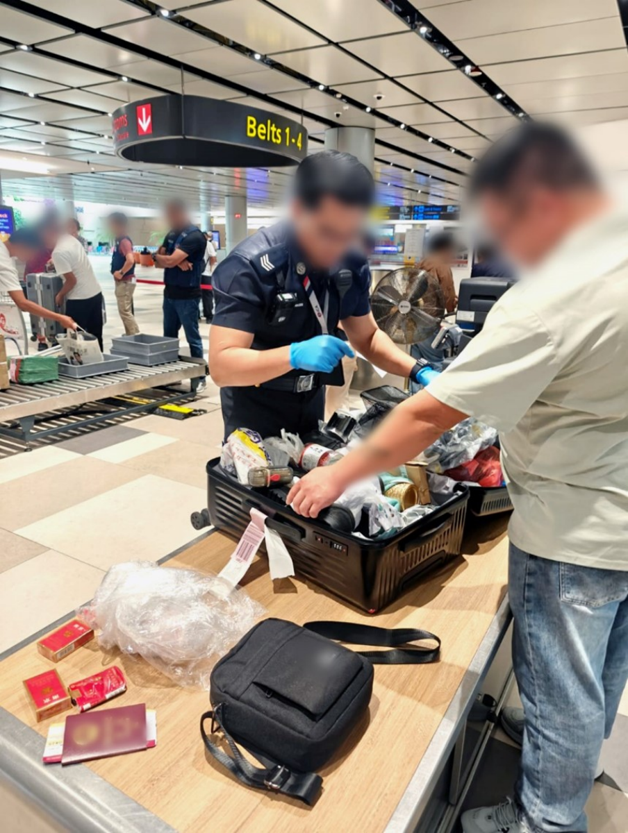 新加坡海陆空关卡查出七位数走私现金!有人带31包香烟被罚款!