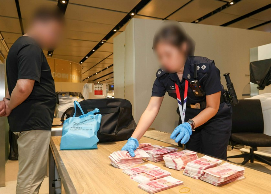 新加坡海陆空关卡查出七位数走私现金!有人带31包香烟被罚款!