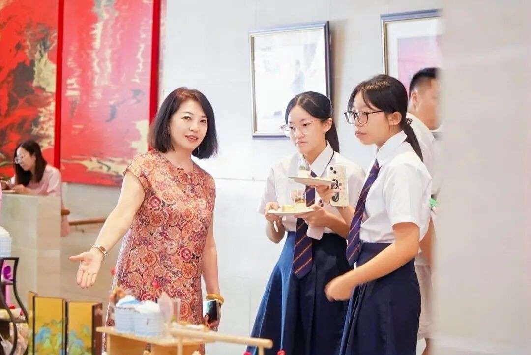 “几代人的记忆,终于来新加坡了!”第一视角带你走进《读者》的世界!