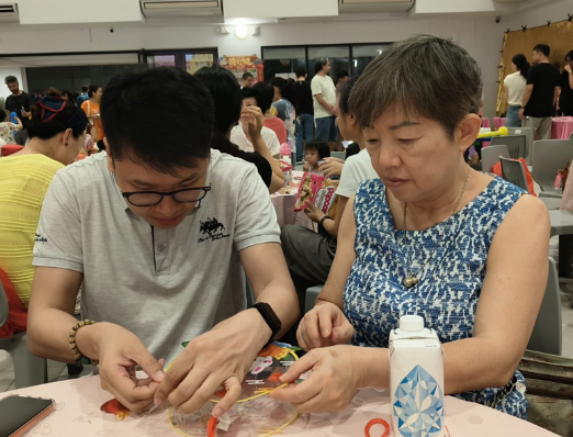 在新加坡过中秋，连李显龙都出来提灯笼了