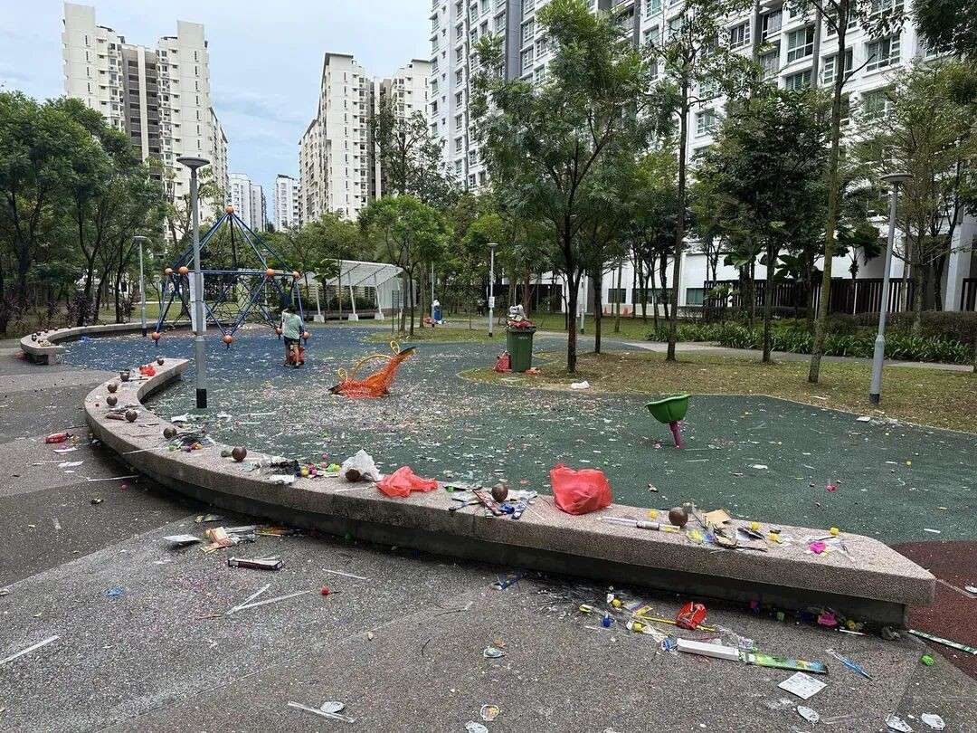 节后的新加坡垃圾遍地引热议,网友:这也叫花园城市?