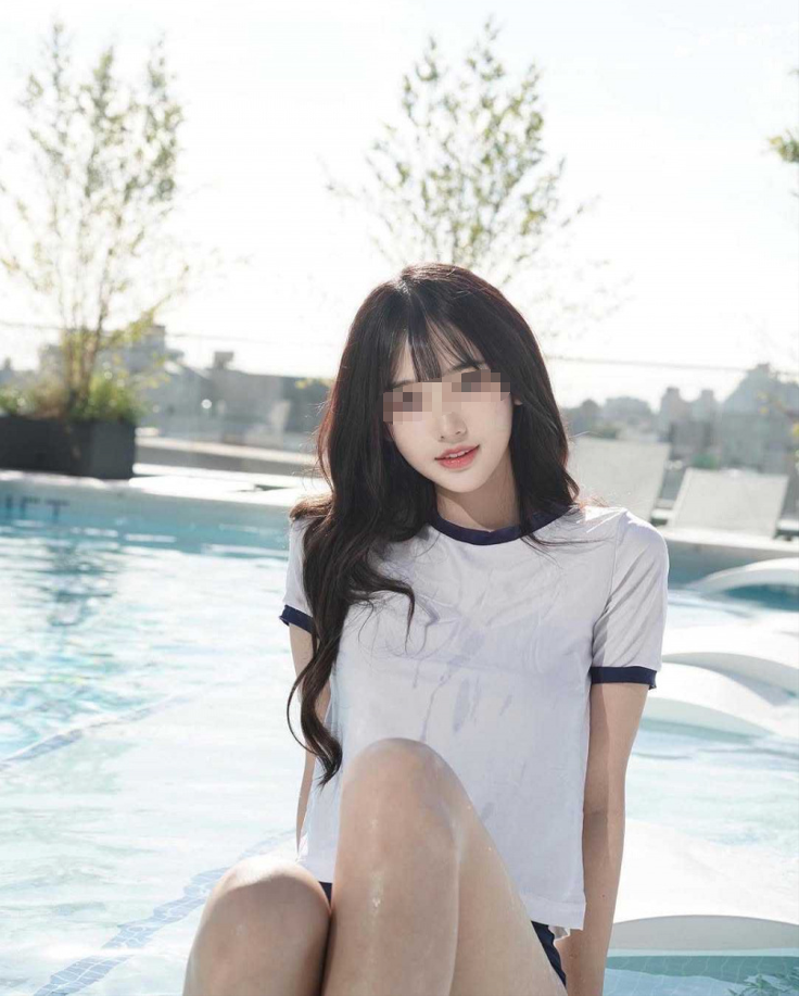 林俊杰与传闻女友同框照冲上热搜，本人发文后秒删引猜测