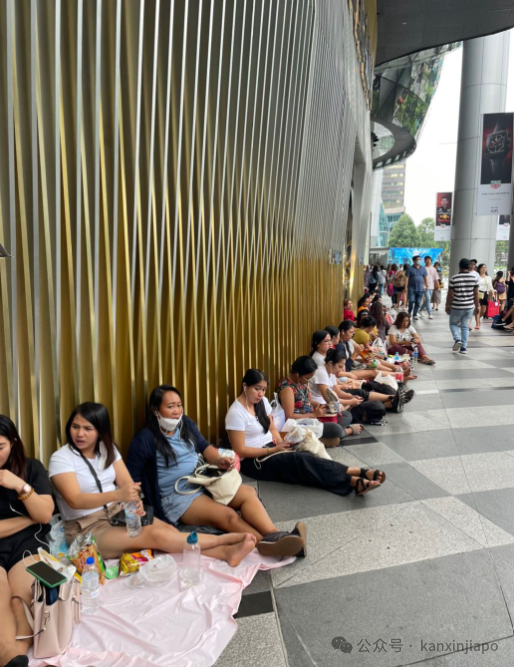 天桥上睡觉、商场外歌舞、LV门口野餐!为什么新加坡女佣喜欢聚集在这里?