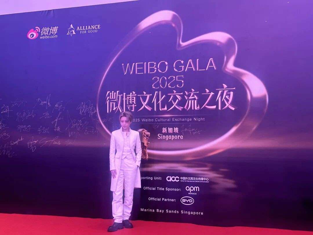 现场直击!任嘉伦、刘雨昕、刘轩丞明星红毯生图暴击,今天的新加坡星光拉满!