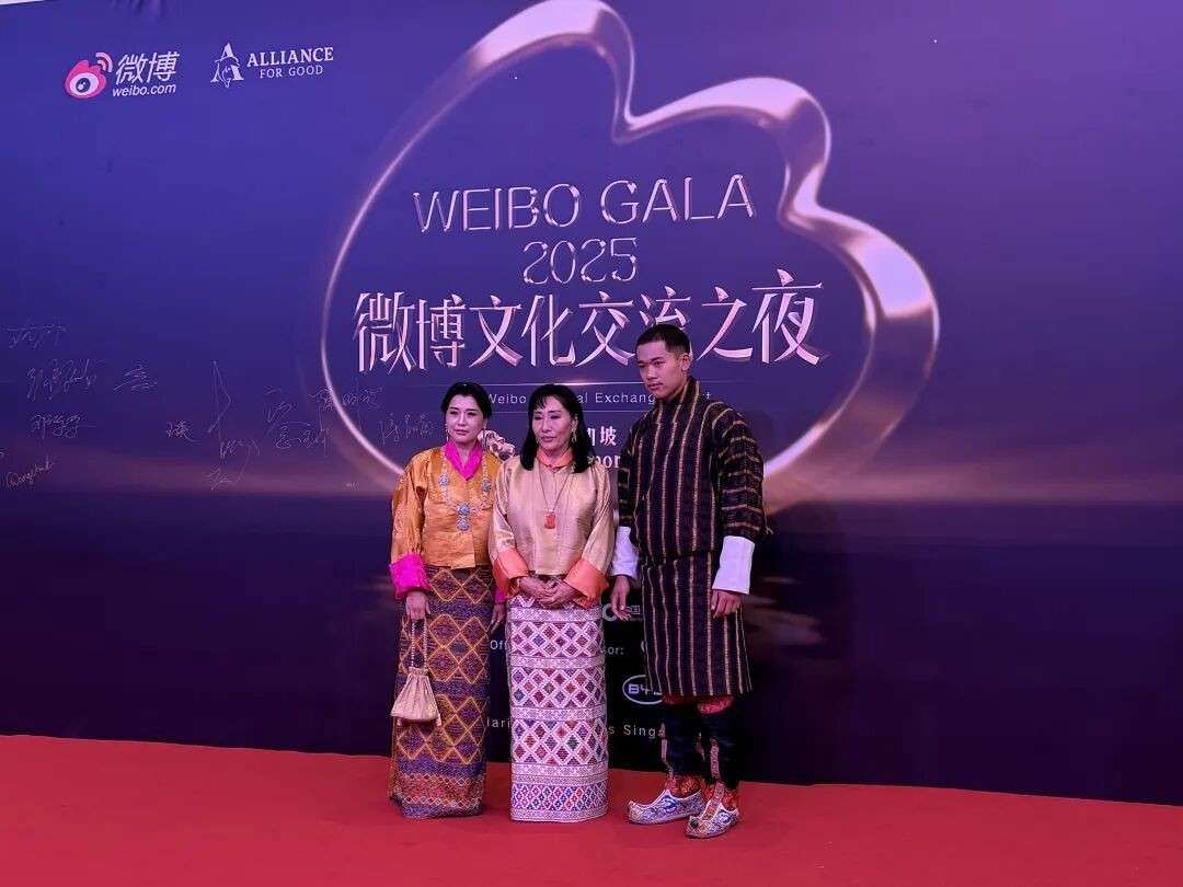 现场直击!任嘉伦、刘雨昕、刘轩丞明星红毯生图暴击,今天的新加坡星光拉满!