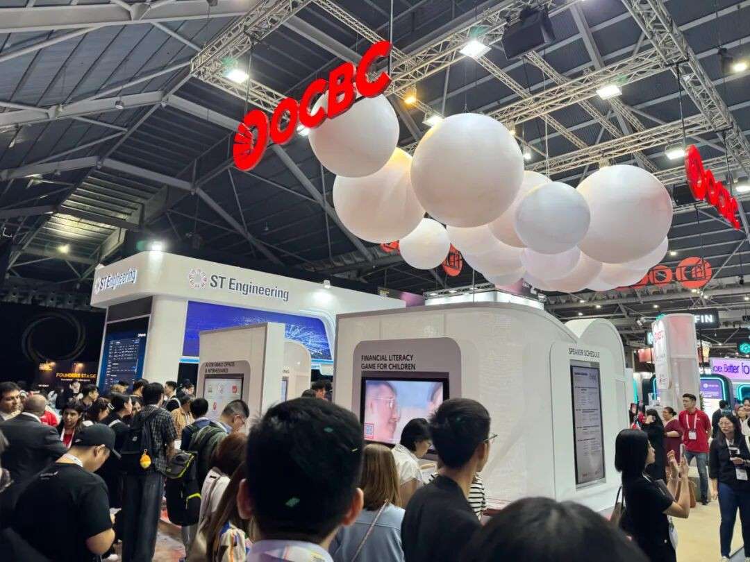 新加坡副总理现场变脸马斯克？！还体验了属于未来的支付装置