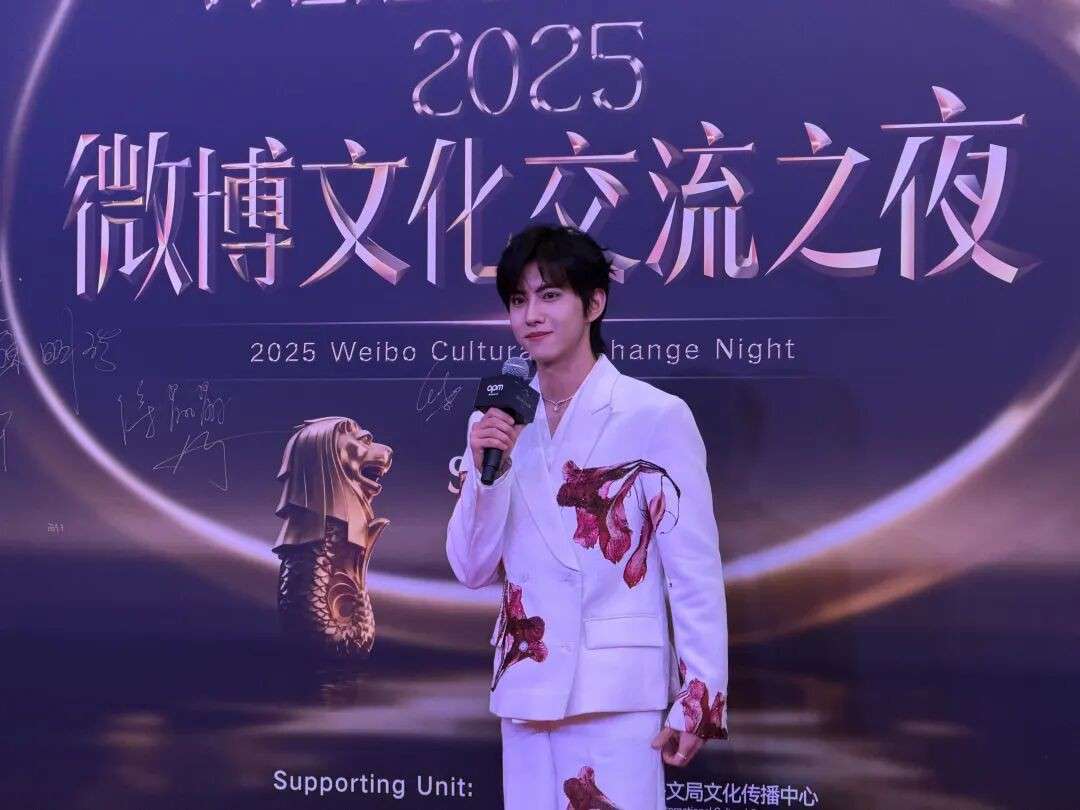 现场直击!任嘉伦、刘雨昕、刘轩丞明星红毯生图暴击,今天的新加坡星光拉满!