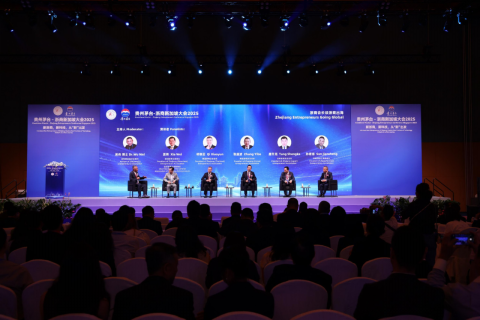 直击2025新加坡浙商大会：投资传奇罗杰斯现身，新加坡俩部长站台，AI机器人登场