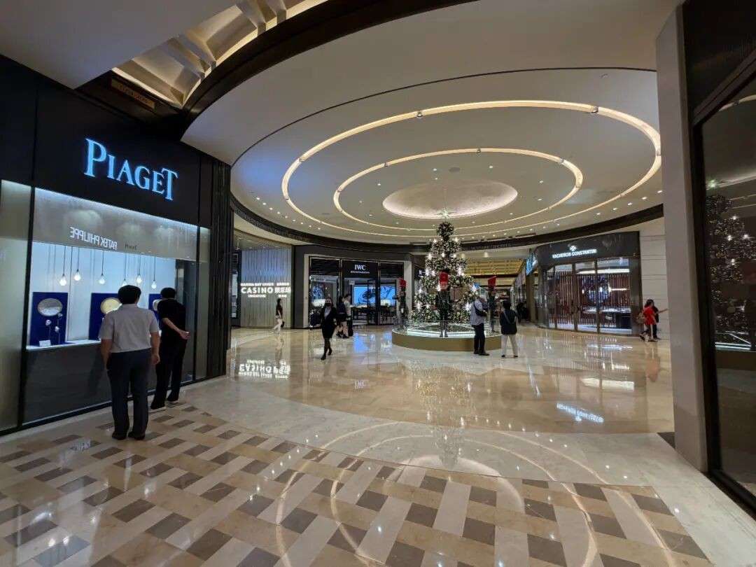东方美学走向国际:老铺黄金在新加坡金沙的持续热度探秘