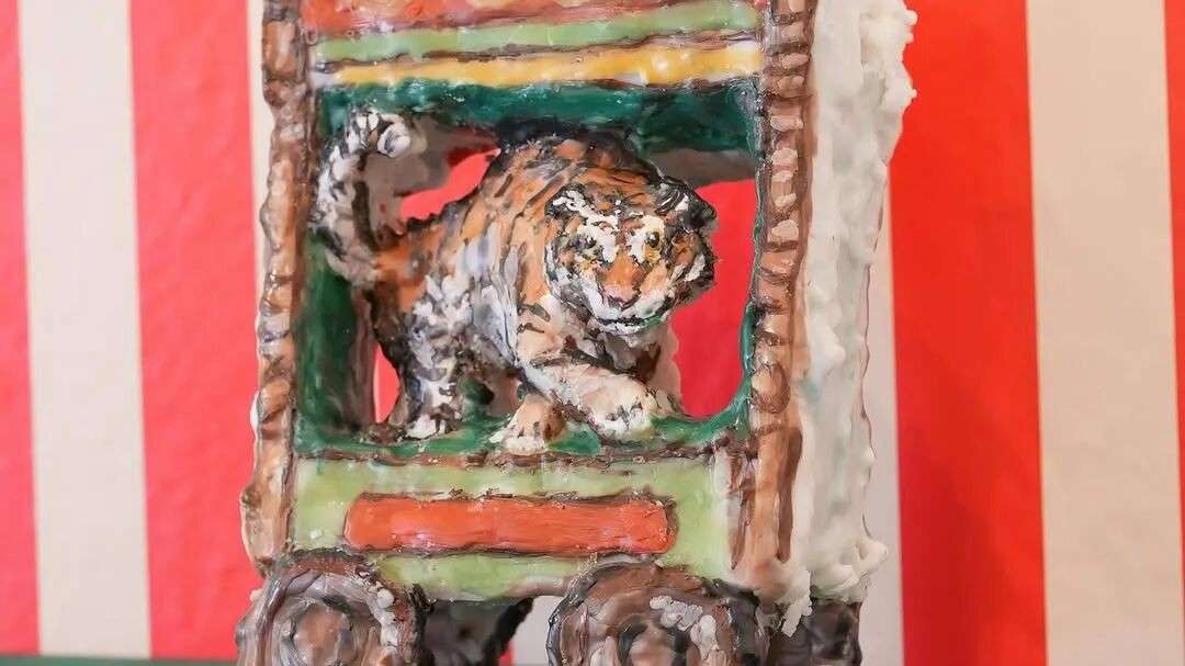 喜欢怪诞风吗?新加坡迎来了独特的蜡烛雕塑展