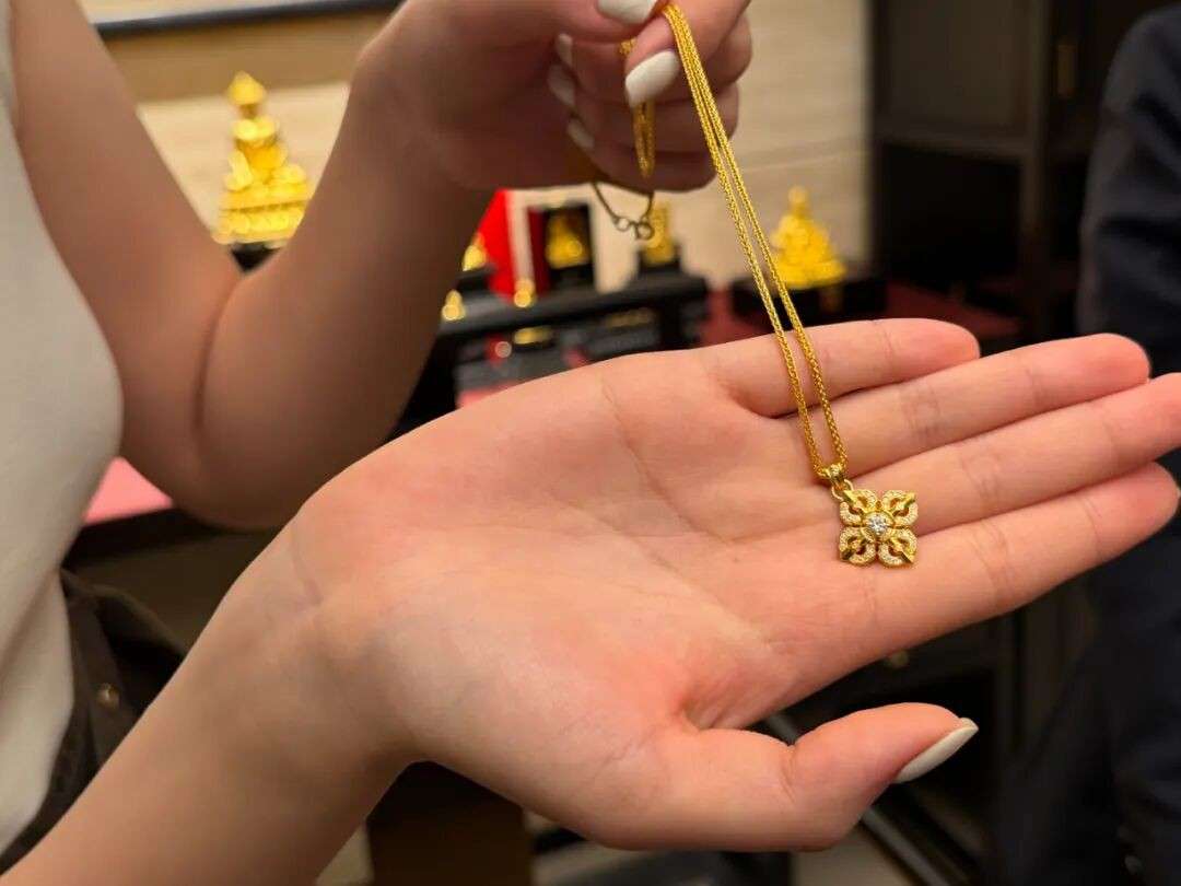 东方美学走向国际:老铺黄金在新加坡金沙的持续热度探秘