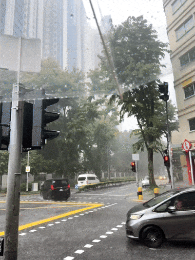 新加坡暴雨拉响红色警报!多区突现淹水,气象局:未来几个月还会更猛!