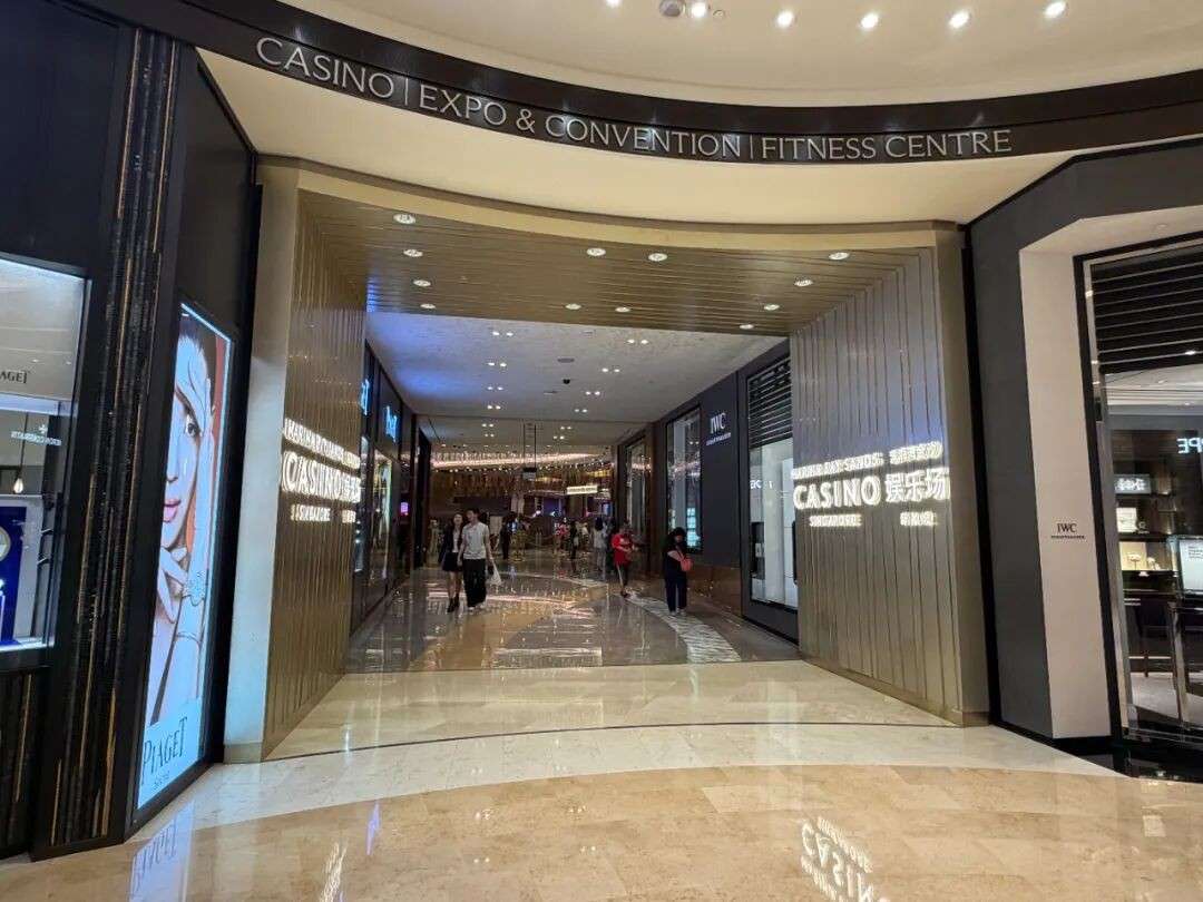 东方美学走向国际:老铺黄金在新加坡金沙的持续热度探秘