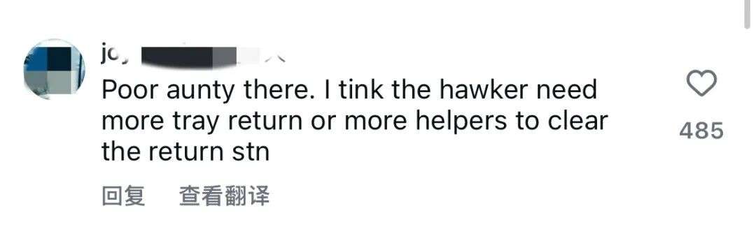 午餐高峰“碗碟随处乱放”?新加坡小贩中心这一幕,把大家看懵了