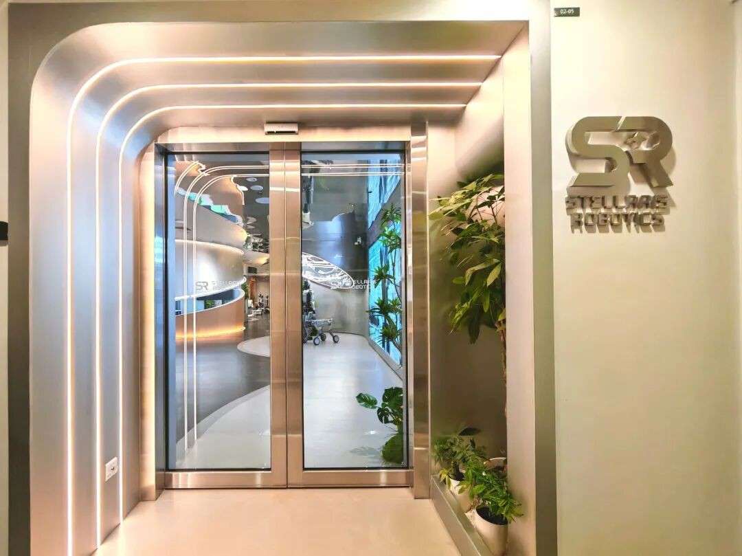 实探新加坡首家机器人体验中心!会聊天的人形机器人、会卖萌的机器狗......未来感拉满!