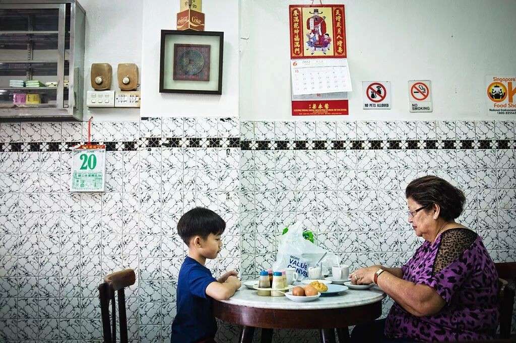 要在新加坡生活，你必须先学会怎么在咖啡店“叫水”