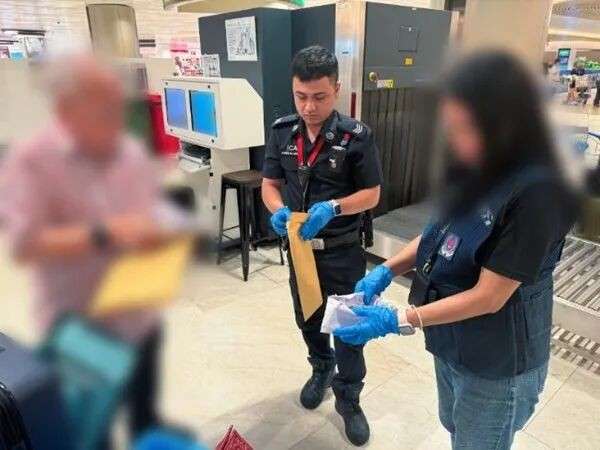 新加坡关卡突然严查!一周70多人中招,有人带百叶窗、智能手表也被罚