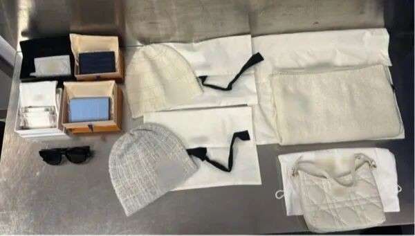 新加坡关卡突然严查!一周70多人中招,有人带百叶窗、智能手表也被罚