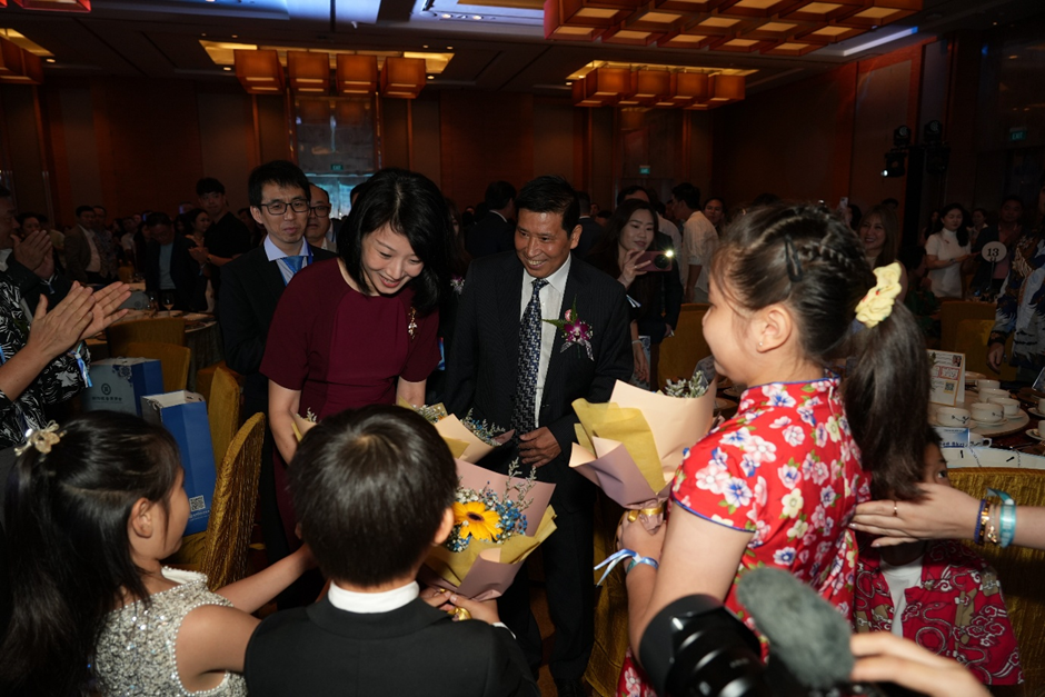 新加坡晋商商会13周年庆，AI大咖齐聚论道未来，公益事业温情落地